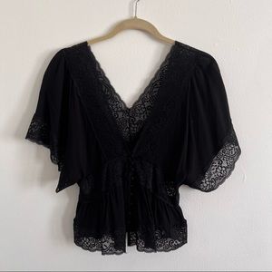 FOREVER 21 Lace v-neck blouse (Sz M)